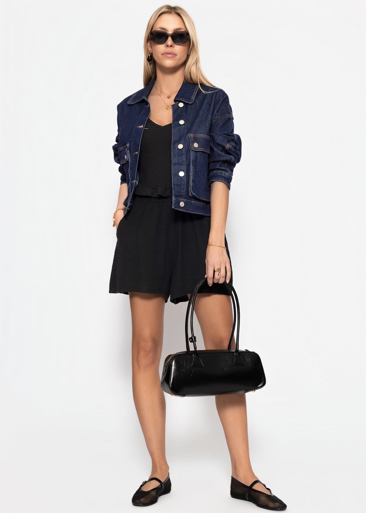 Top with ruffles - black
