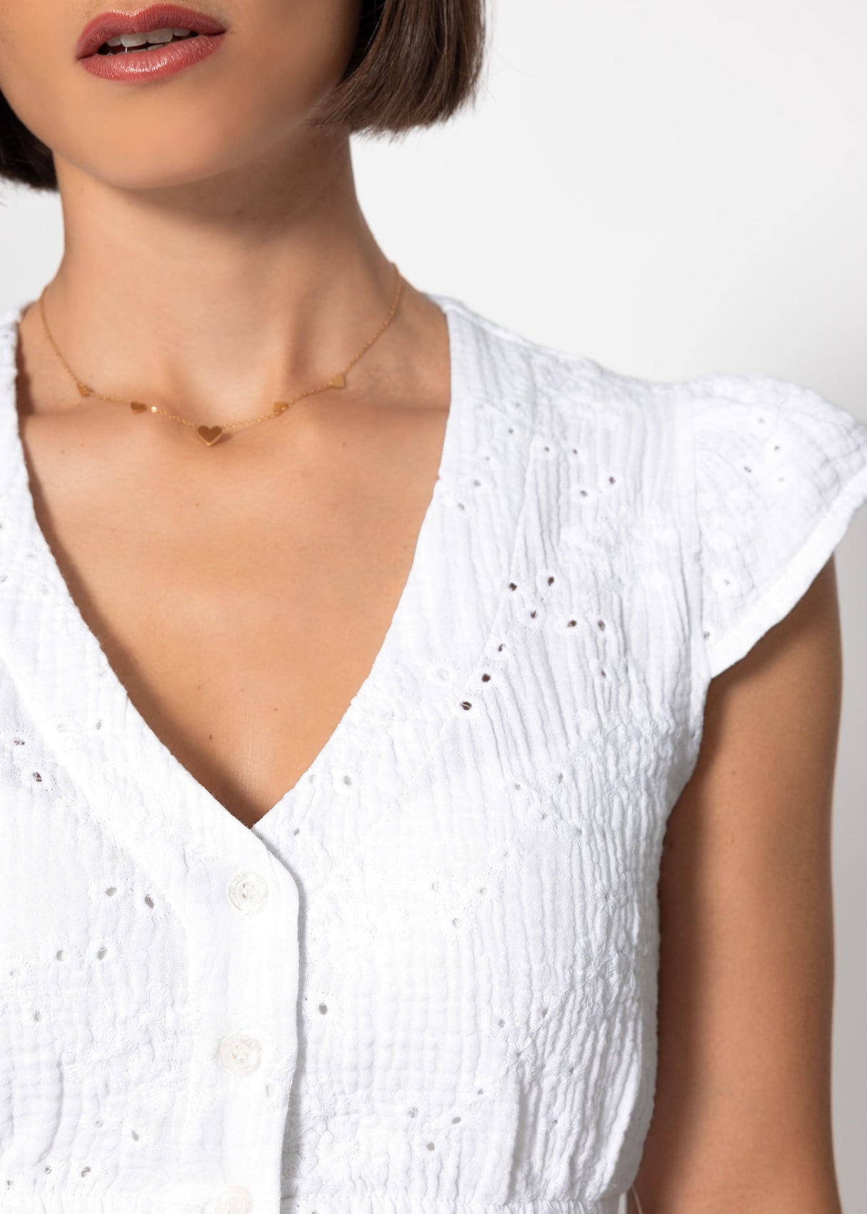 Dirndlbluse aus Musselin mit Stickerei - weiß