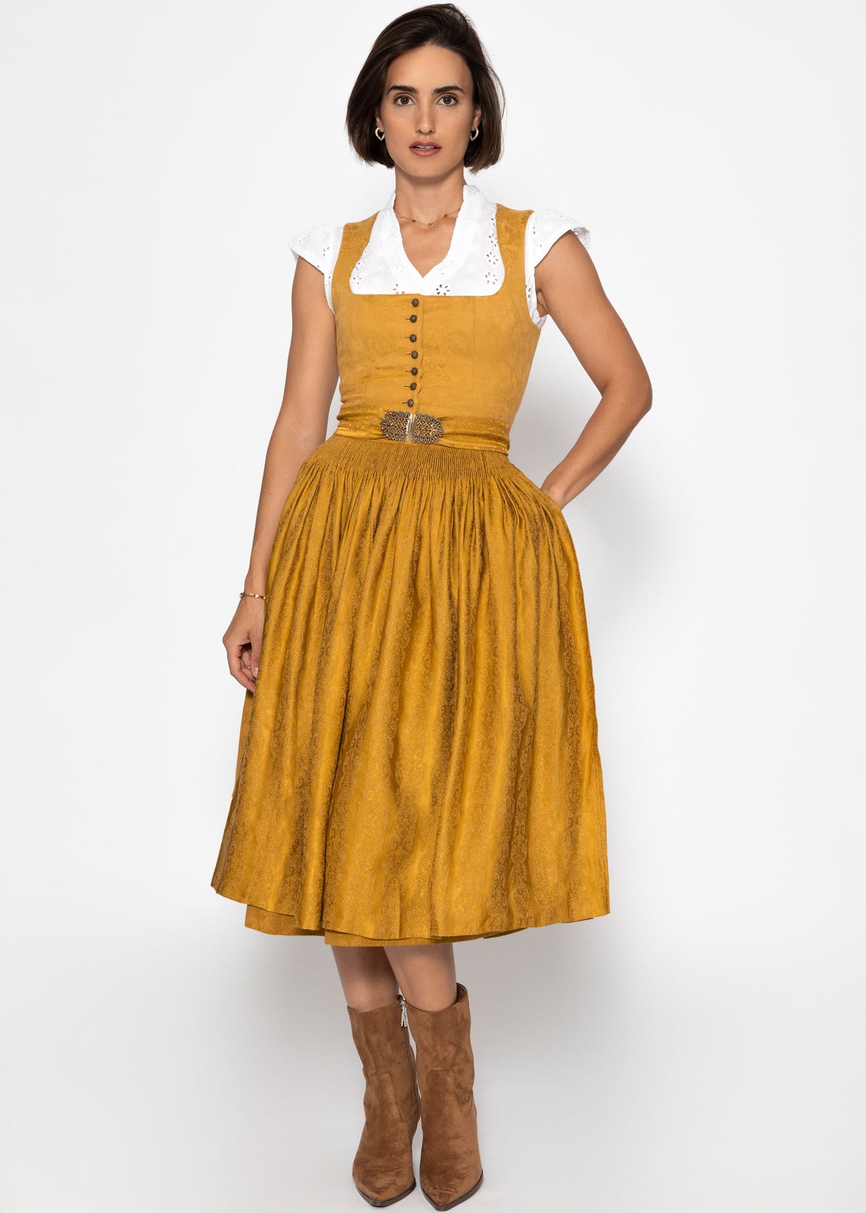 Dirndl blouse with stand-up collar and eyelet embroidery - white