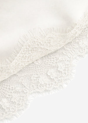 Triangular scarf with lace trim - off-white