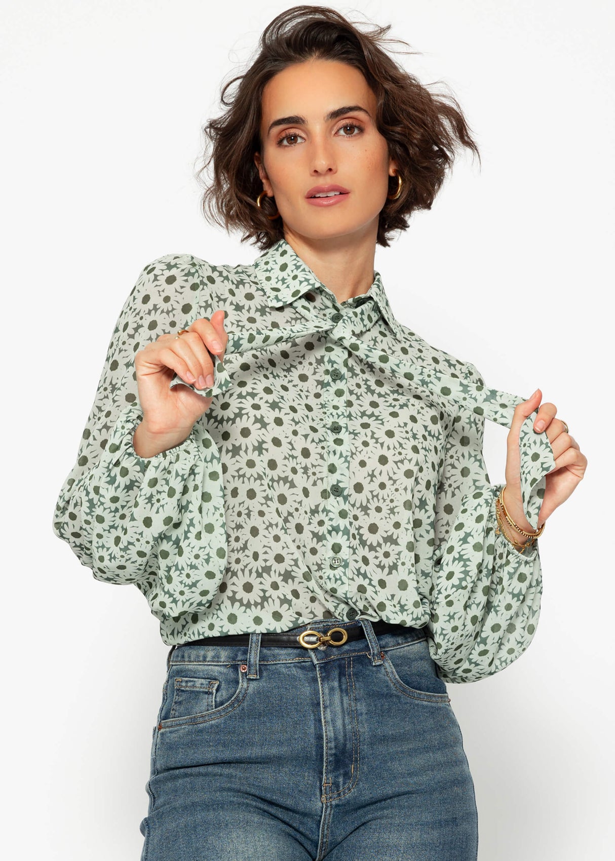Elegant pussy bow blouse with balloon sleeves and floral print - green