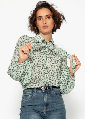 Elegant pussy bow blouse with balloon sleeves and floral print - green