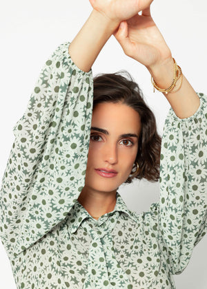 Elegant pussy bow blouse with balloon sleeves and floral print - green