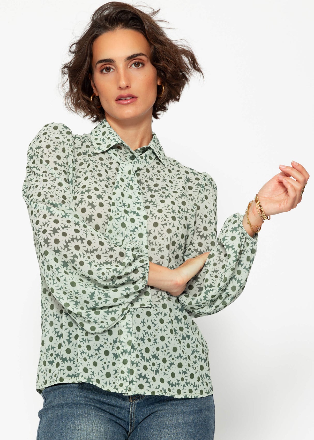 Elegant pussy bow blouse with balloon sleeves and floral print - green