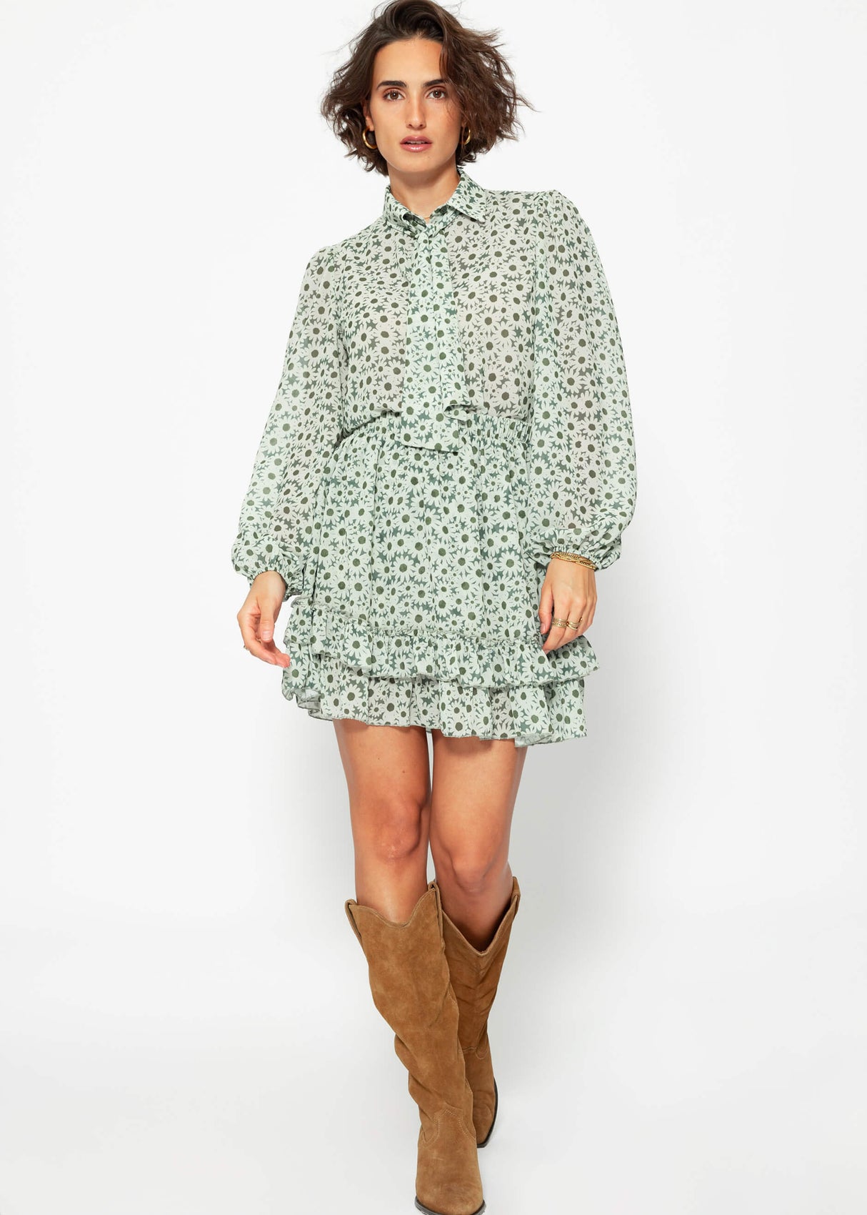 Elegant pussy bow blouse with balloon sleeves and floral print - green