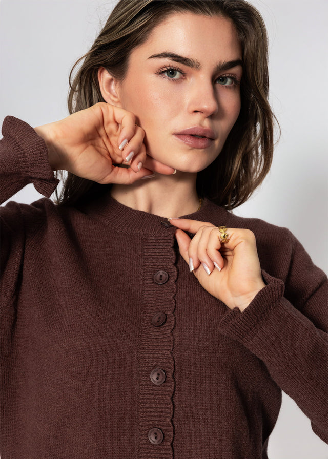 Feinstrickjacke mit Bogenkante - braun