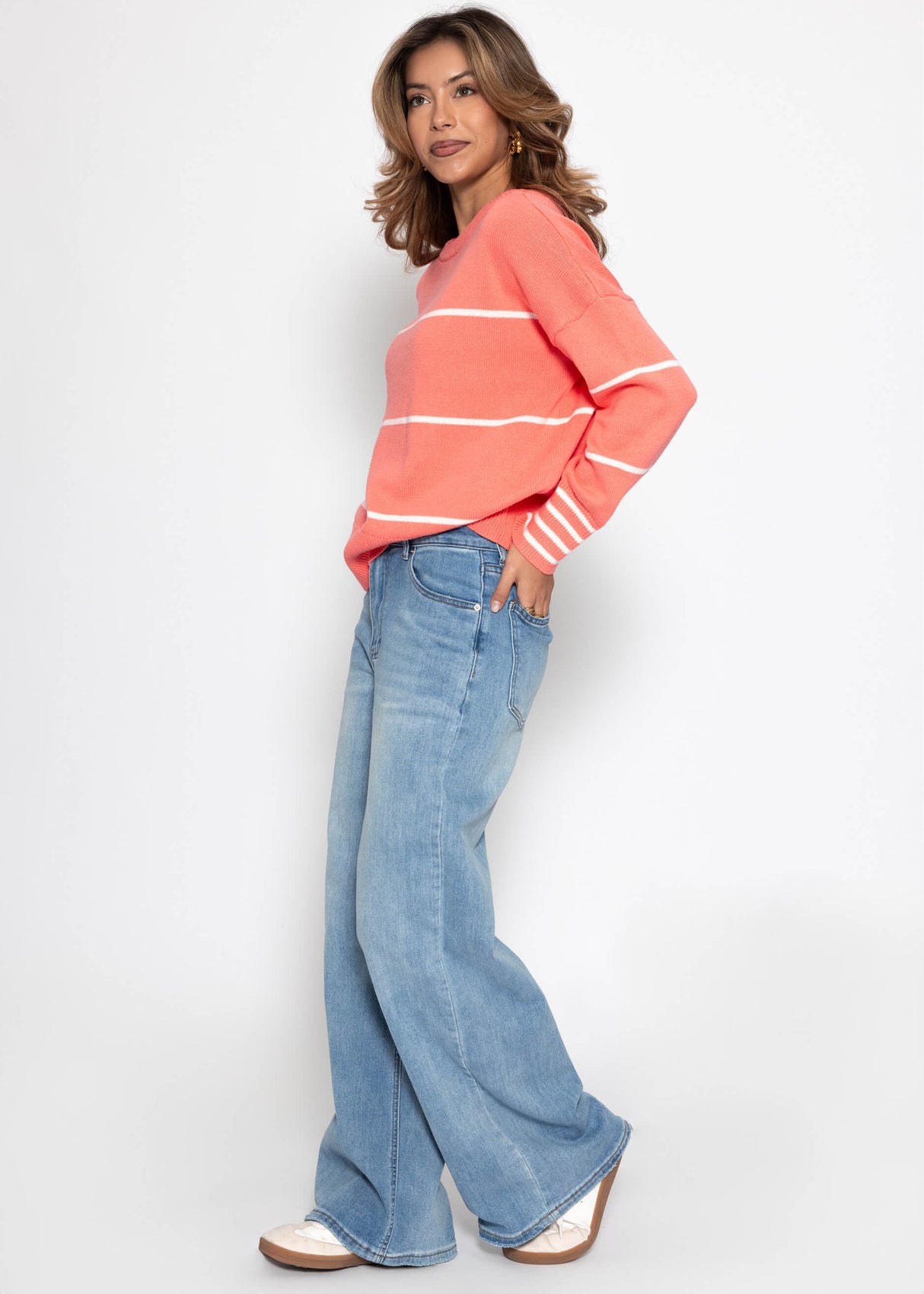 Fine knit sweater with contrasting stripes - coral