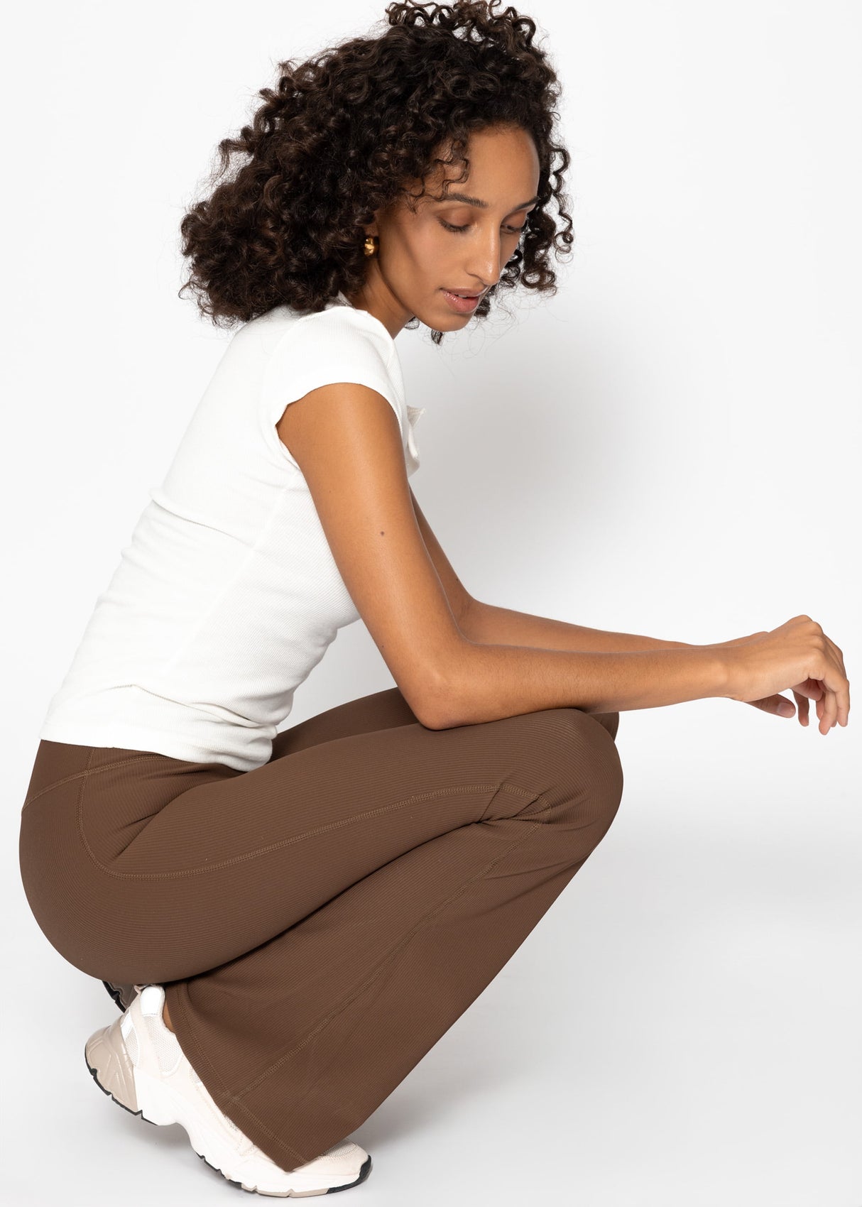 Flare leggings with ribbed structure - brown