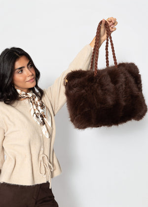 Flauschige Kunstfell Tasche mit Kordelhenkel - braun