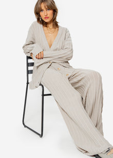 Fließende Strickhose mit Rippenstruktur - beige