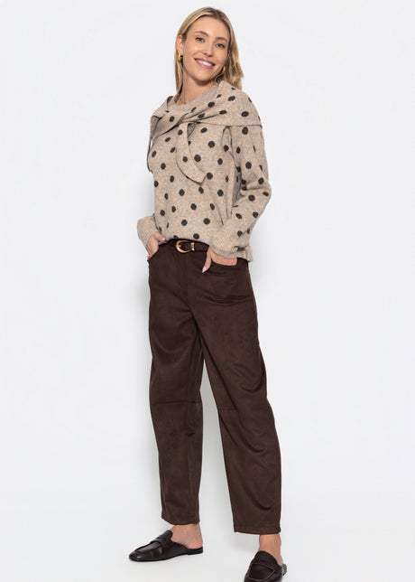 Gepunkteter Pullover mit Schal - beige