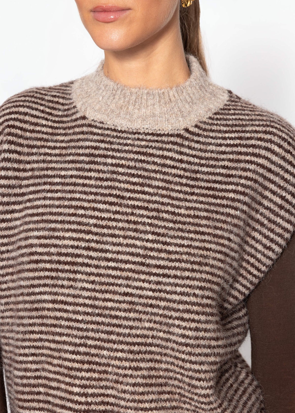 Geringelter Pullunder mit Stehkragen - braun-beige