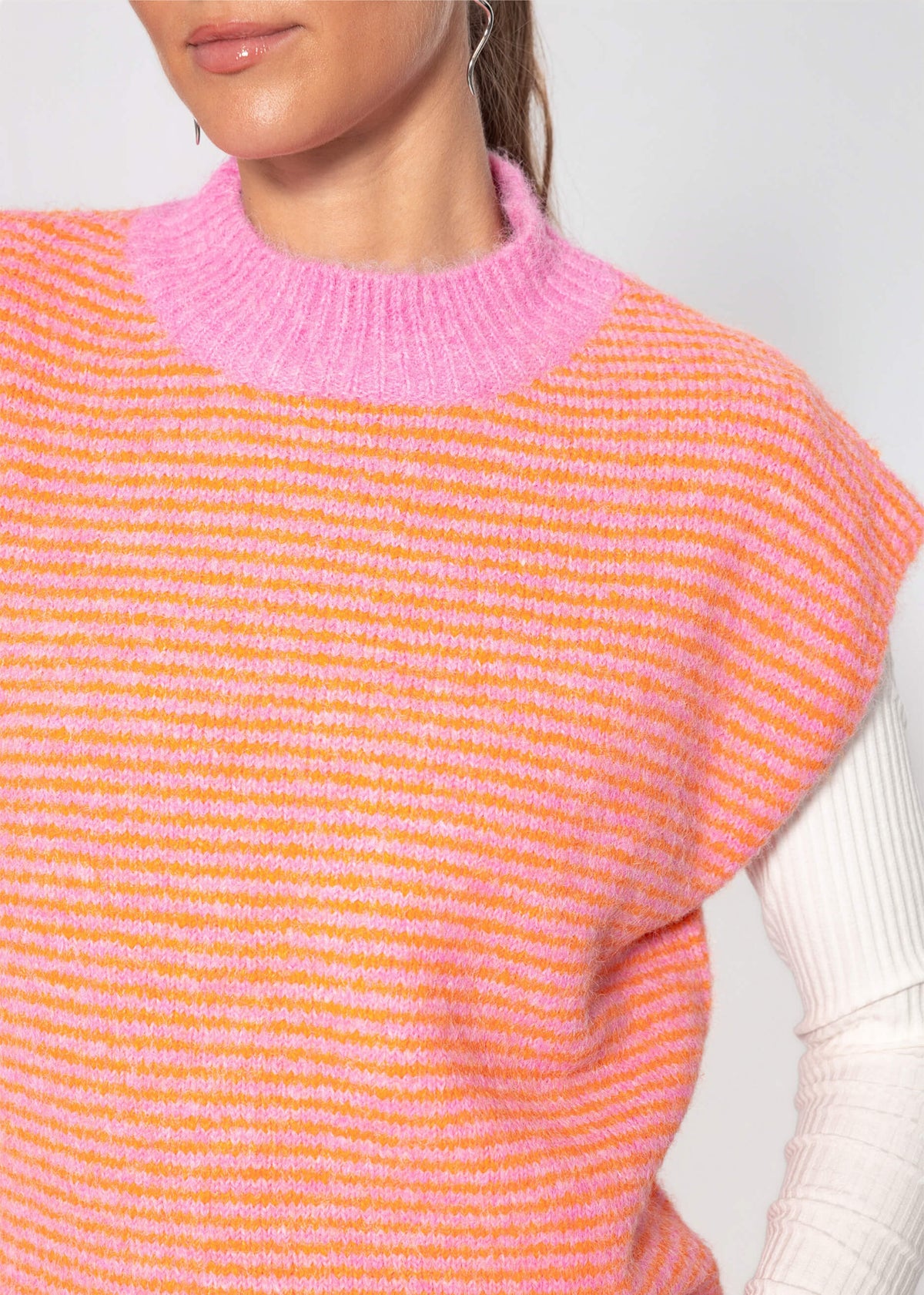 Geringelter Pullunder mit Stehkragen - orange-pink