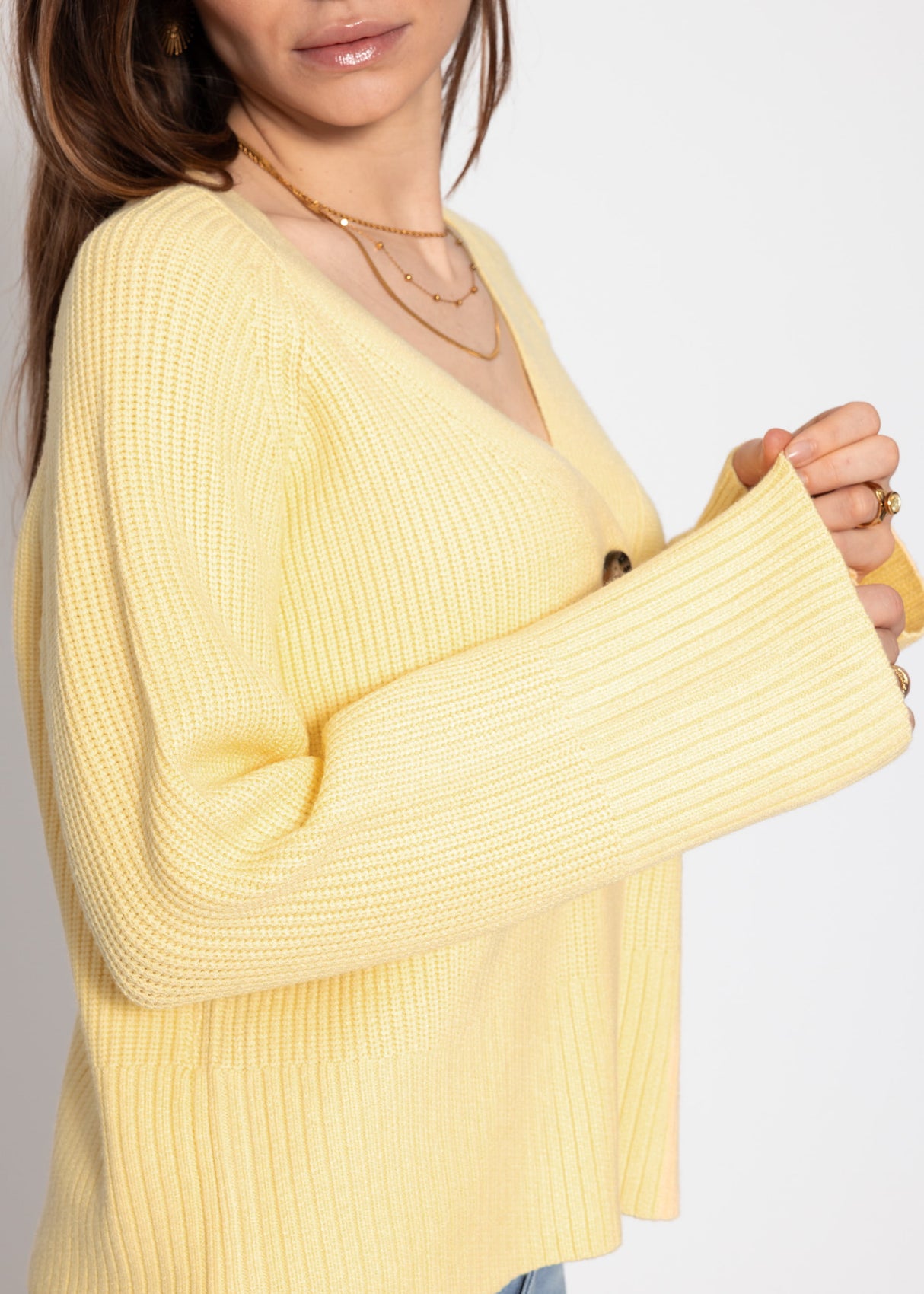 Gerippter Cardigan mit V-Ausschnitt - buttergelb