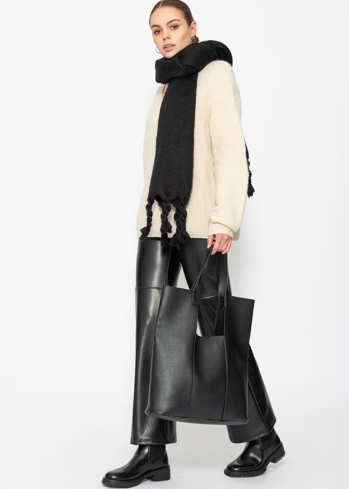 Ribbed V-neck sweater - beige