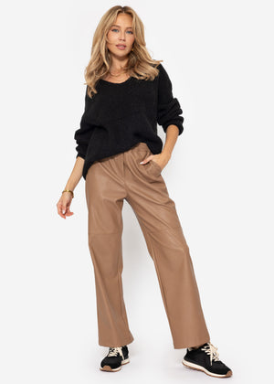 Ribbed V-neck sweater - black