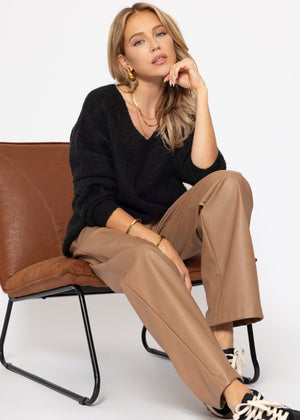 Ribbed V-neck sweater - black