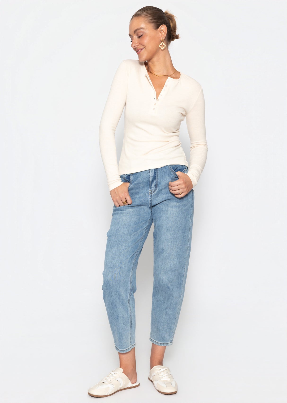 Geripptes Langarmshirt mit Knopfleiste - hellbeige
