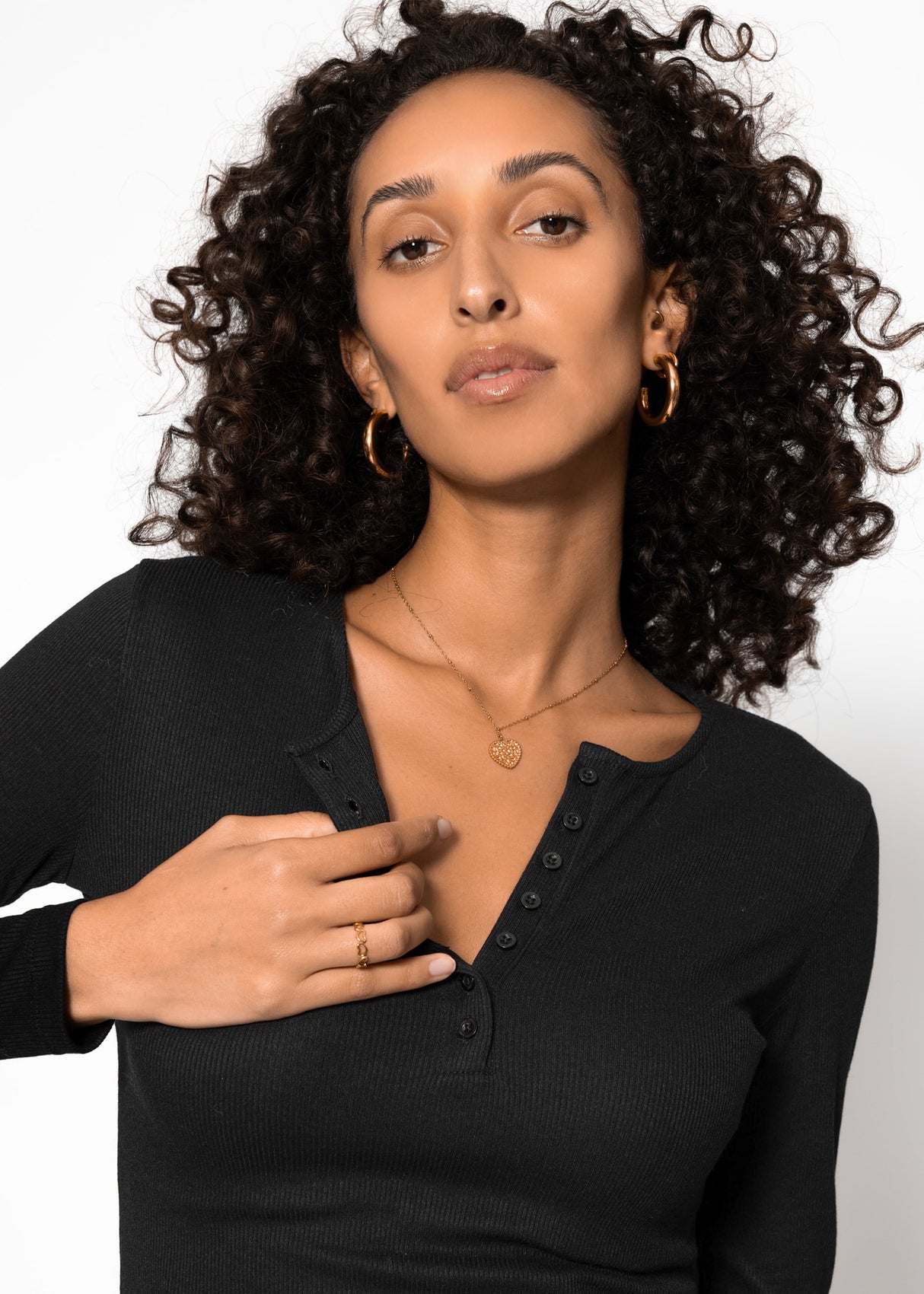Ribbed T -shirt with button placket - black