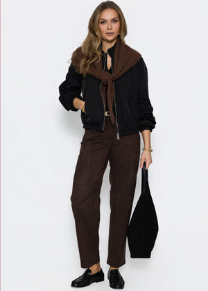 Geripptes Langarmshirt mit Knopfleiste - schwarz
