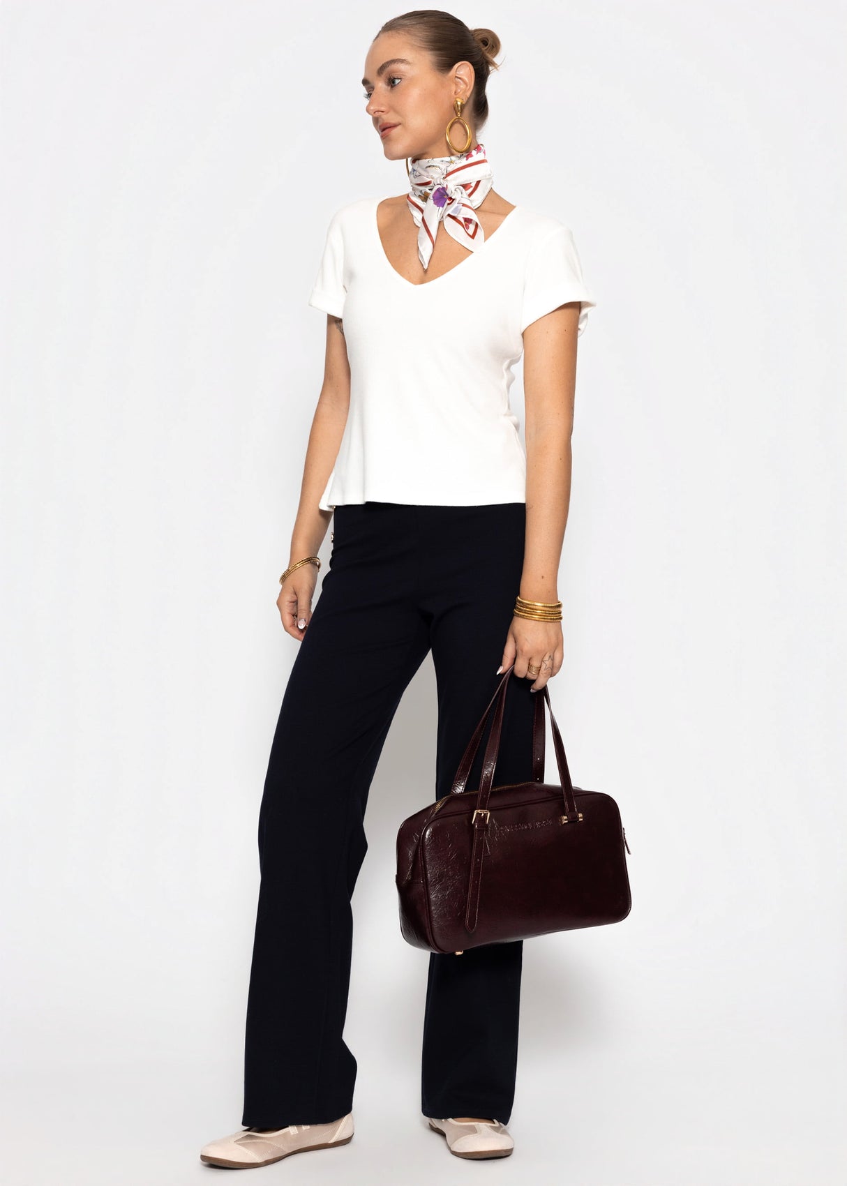 Geripptes T-Shirt mit V-Ausschnitt - offwhite