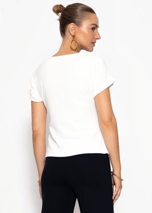 Geripptes T-Shirt mit V-Ausschnitt - offwhite
