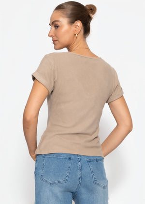 Geripptes T-Shirt mit V-Ausschnitt - taupe