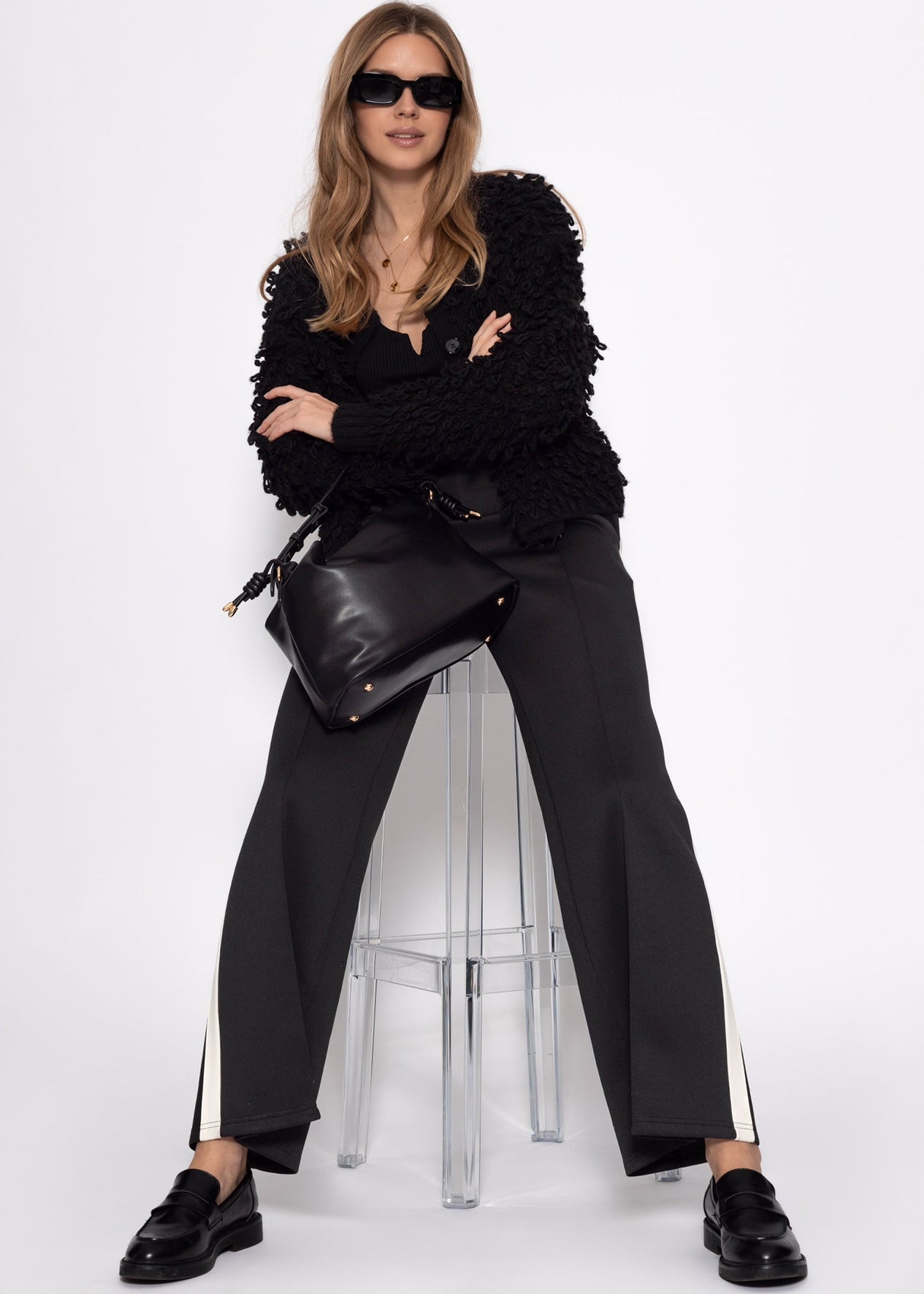 Ribbed V-neck top - black