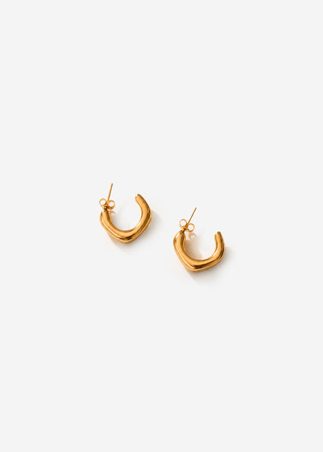 Geschwungene Creolen - gold von SASSYCLASSY
