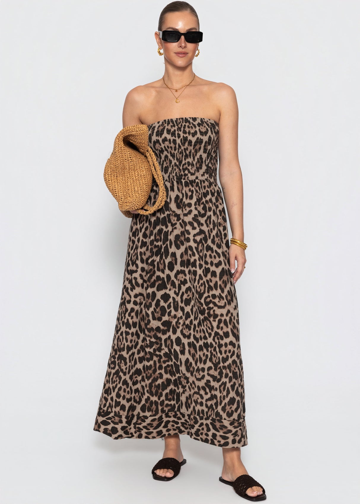 Gesmoktes Musselin Bandeau-Kleid mit Leo-Print - braun