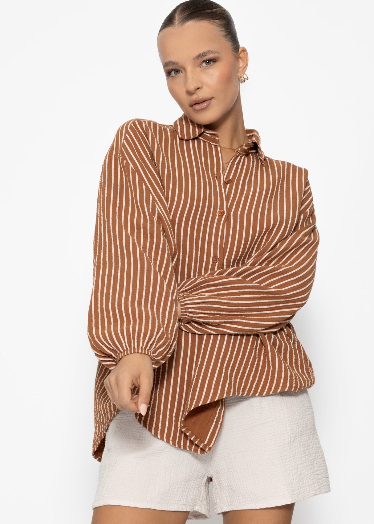 Gestreifte oversize Musselin Bluse - cognac