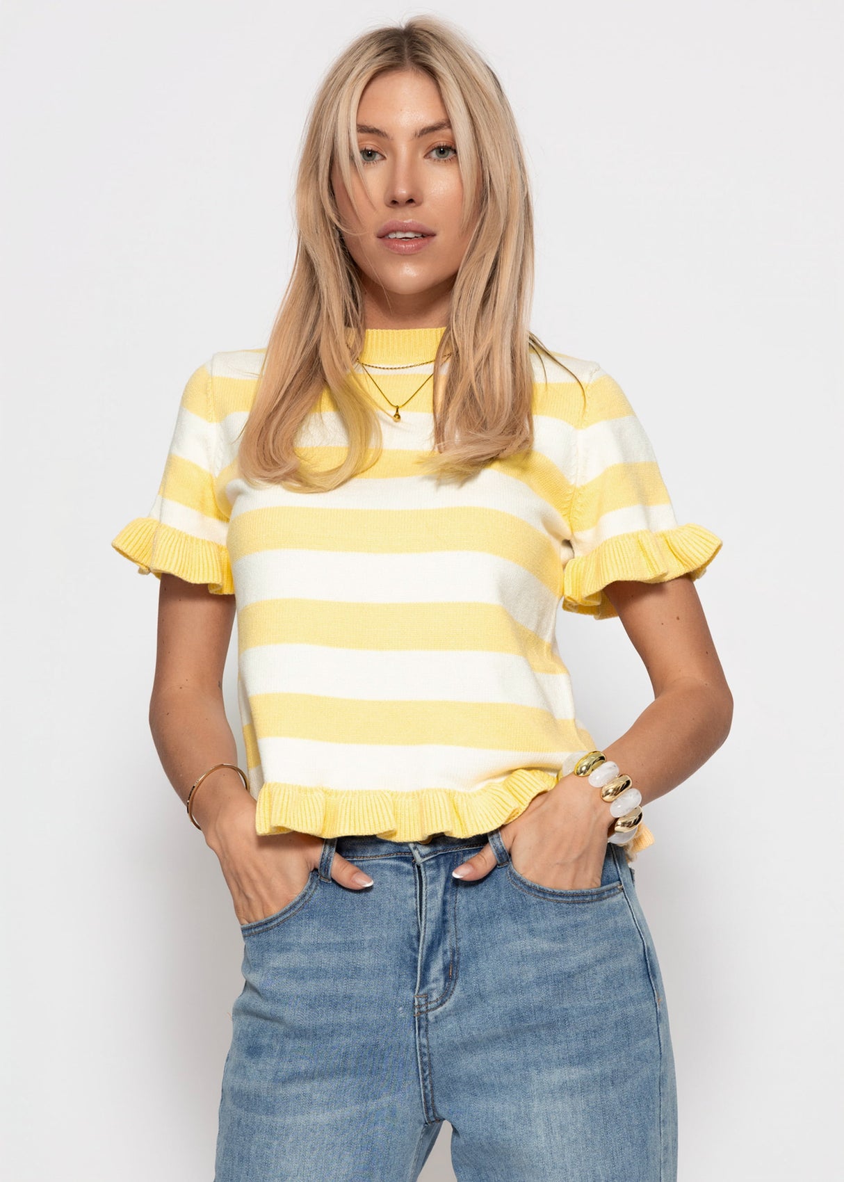Gestreifter Kurzarm-Pullover mit Volants - offwhite-buttergelb