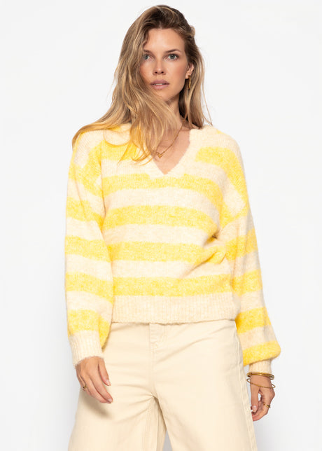 Gestreifter Pullover mit Blende - gelb-beige