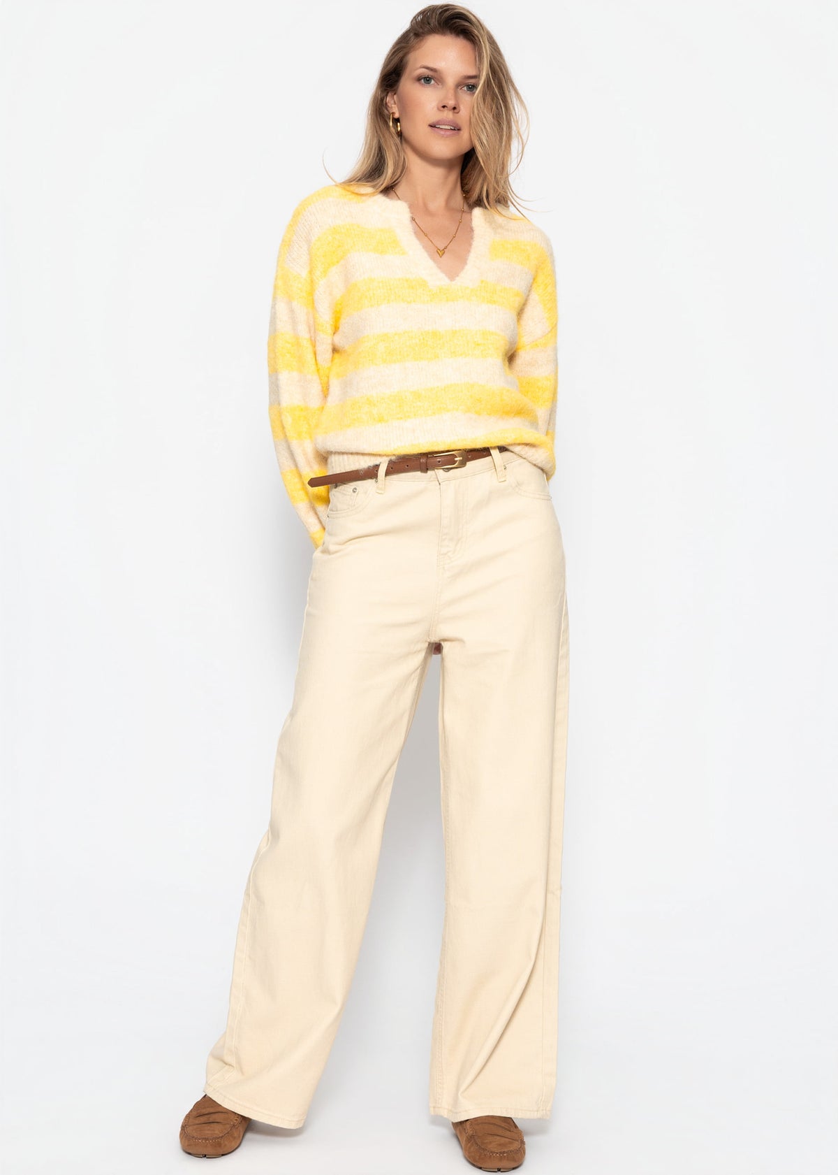 Gestreifter Pullover mit Blende - gelb-beige