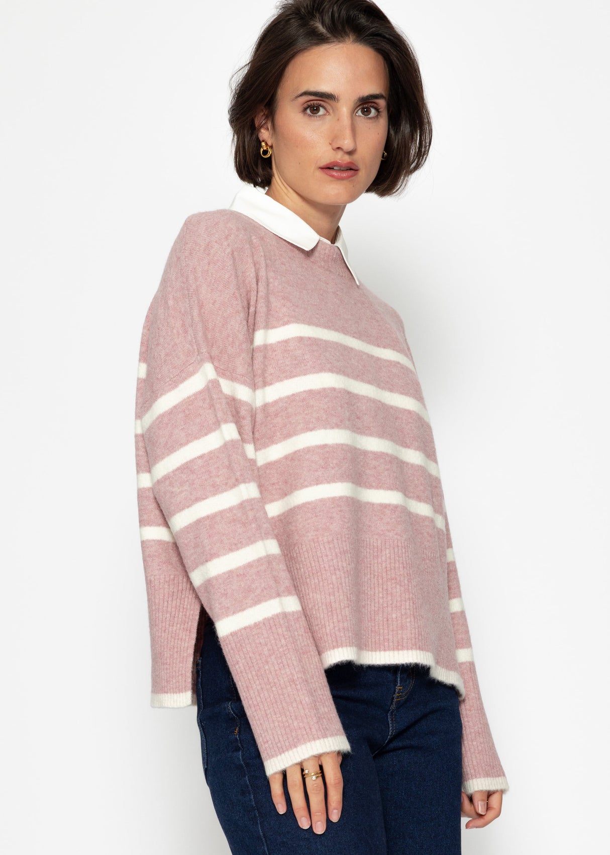 Gestreifter Strickpullover mit Seitenschlitzen - altrosa