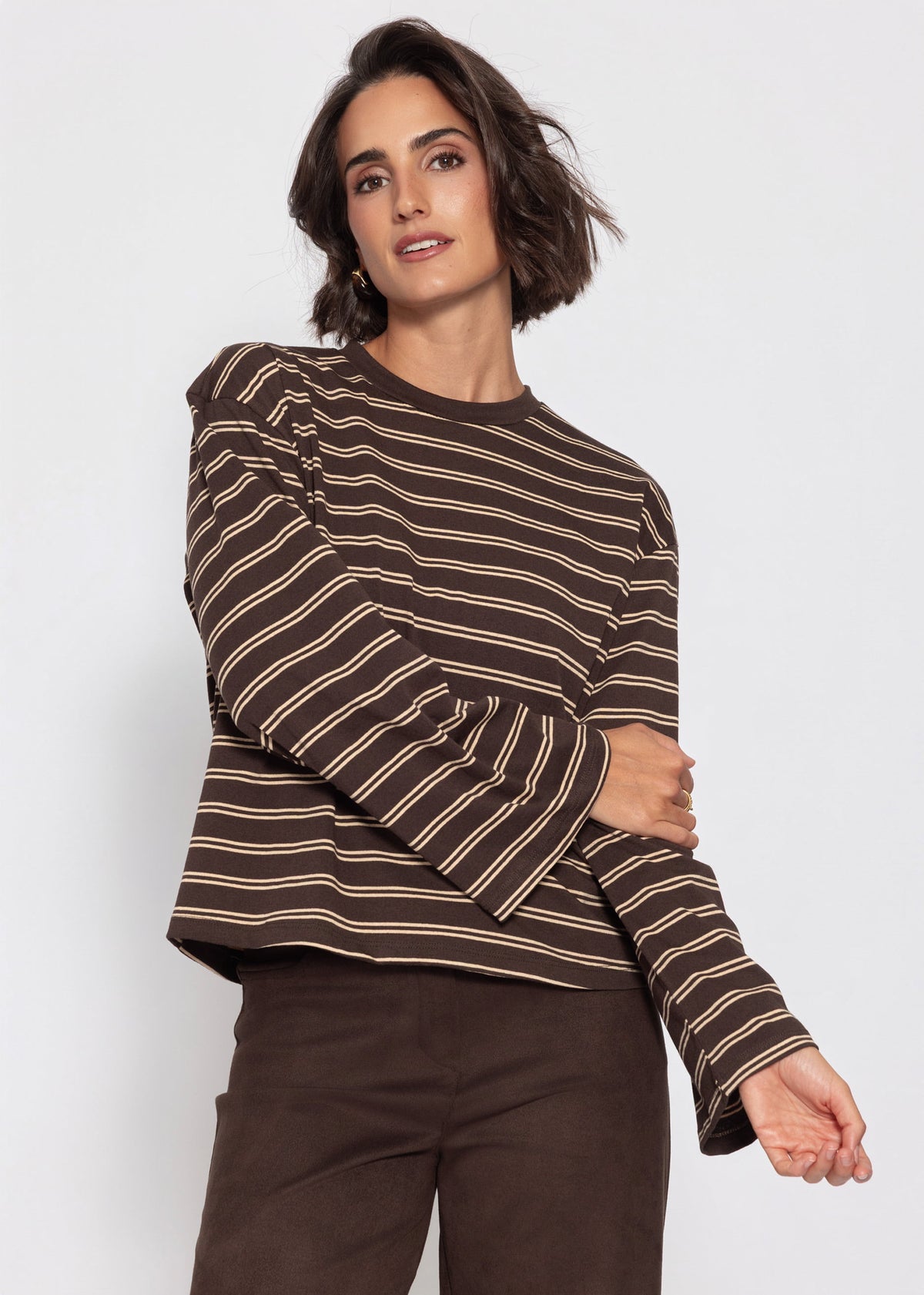 Gestreiftes Langarmshirt mit weiten Ärmeln - braun