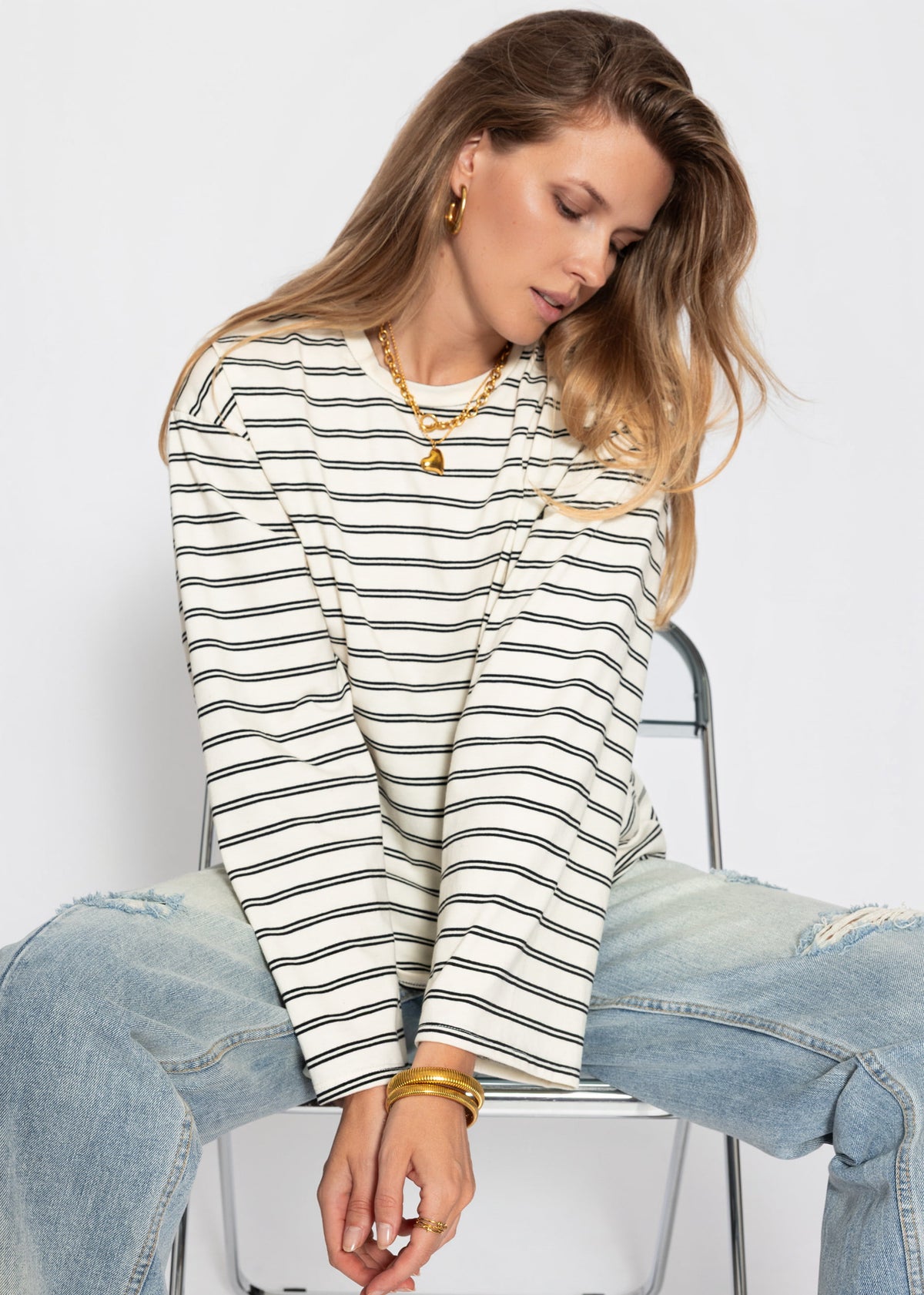 Gestreiftes Langarmshirt mit weiten Ärmeln - offwhite