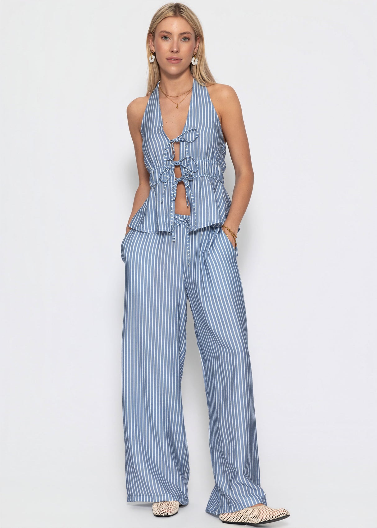 Gestreiftes Neckholder-Top mit Bindebändern - blau