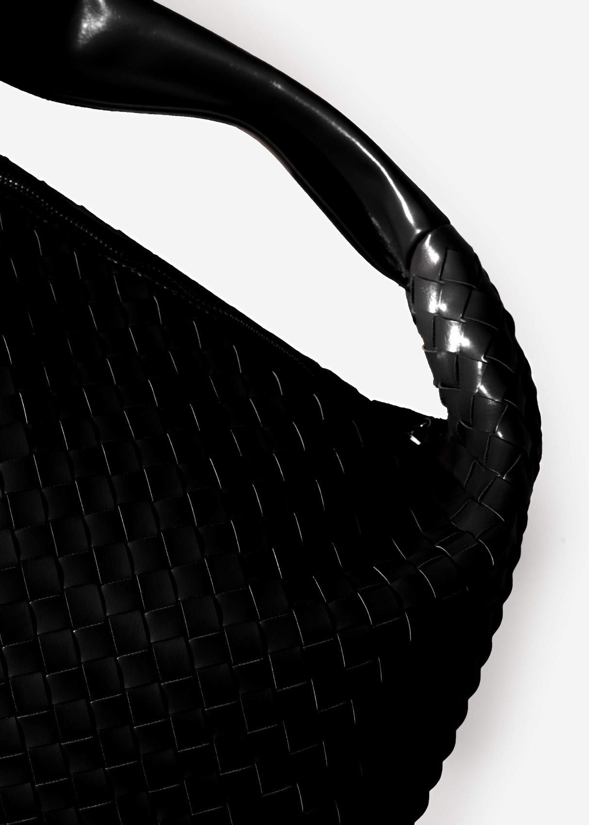 Woven shoulder bag - black