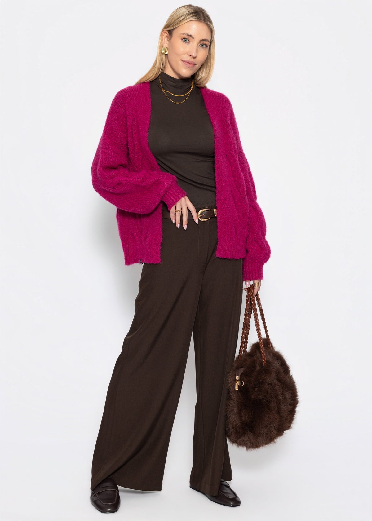 Grob gestrickter Cardigan mit Zopfmuster - beere