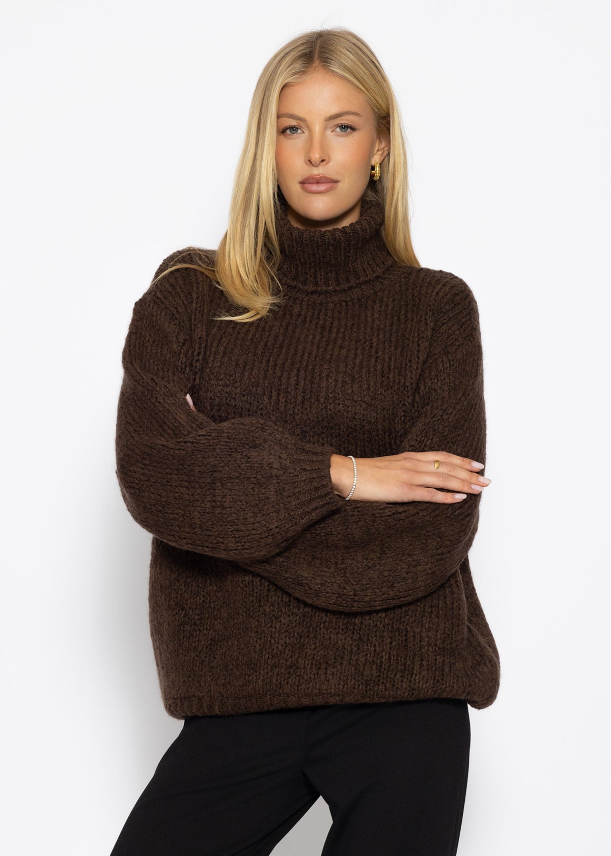 Grober Strickpullover mit Rollkragen - dunkelbraun