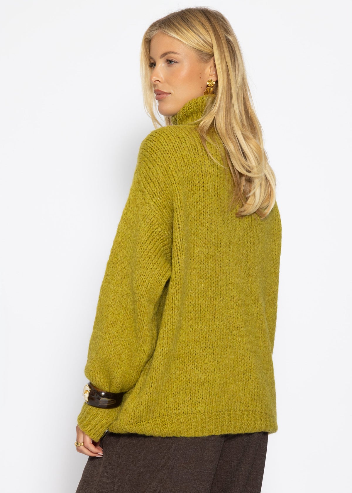 Grober Strickpullover mit Rollkragen - olivgrün
