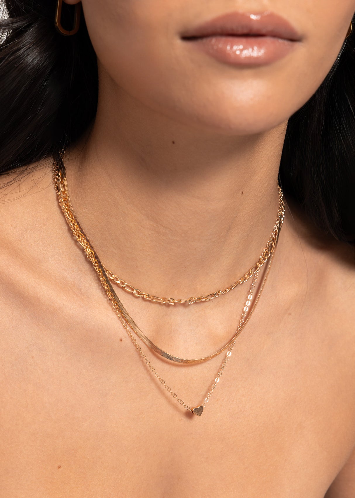 Three-piece necklace with heart pendants - gold