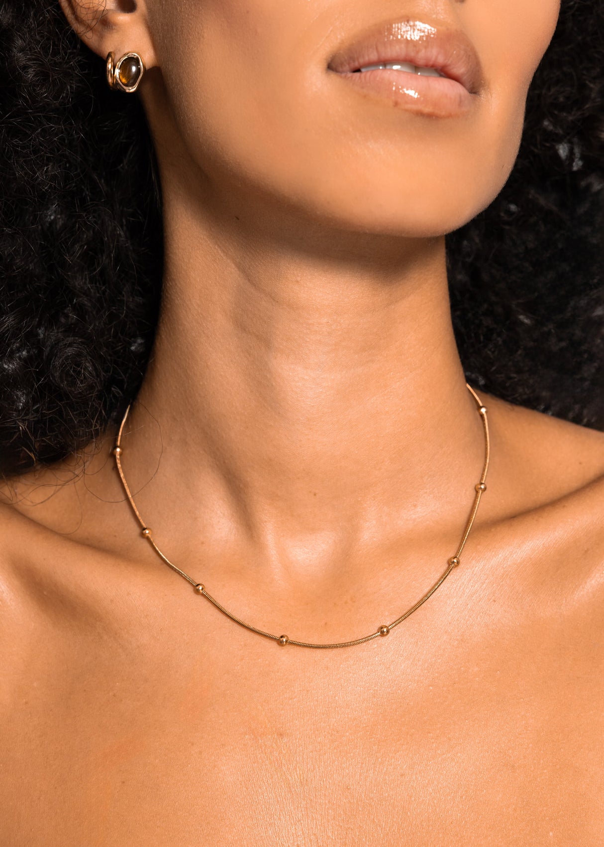 Necklace with beads - gold