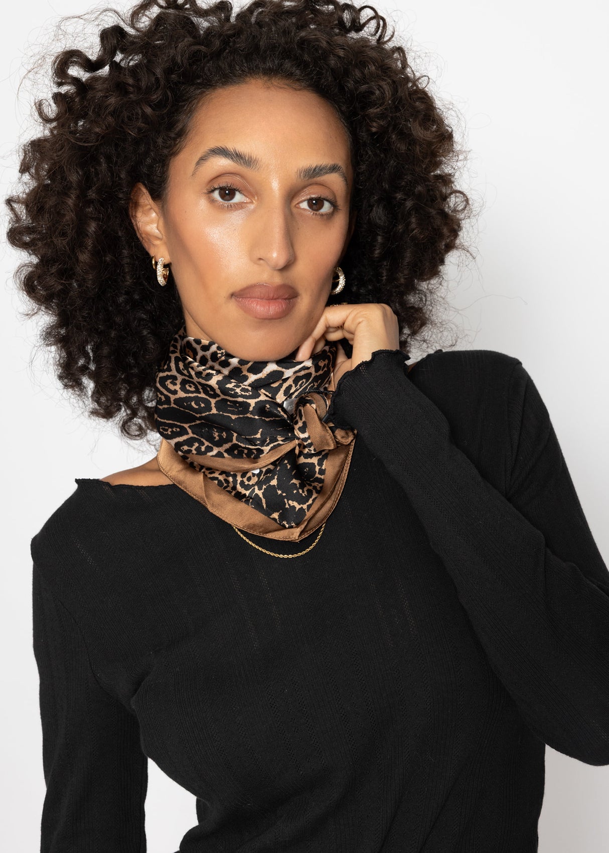 Scarf with leo print - brown