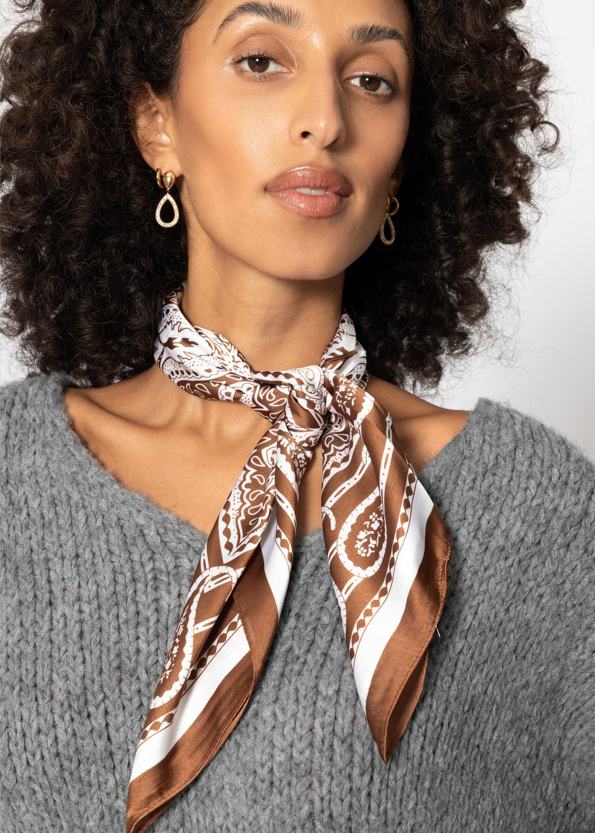 Scarf with paisley print - dark brown