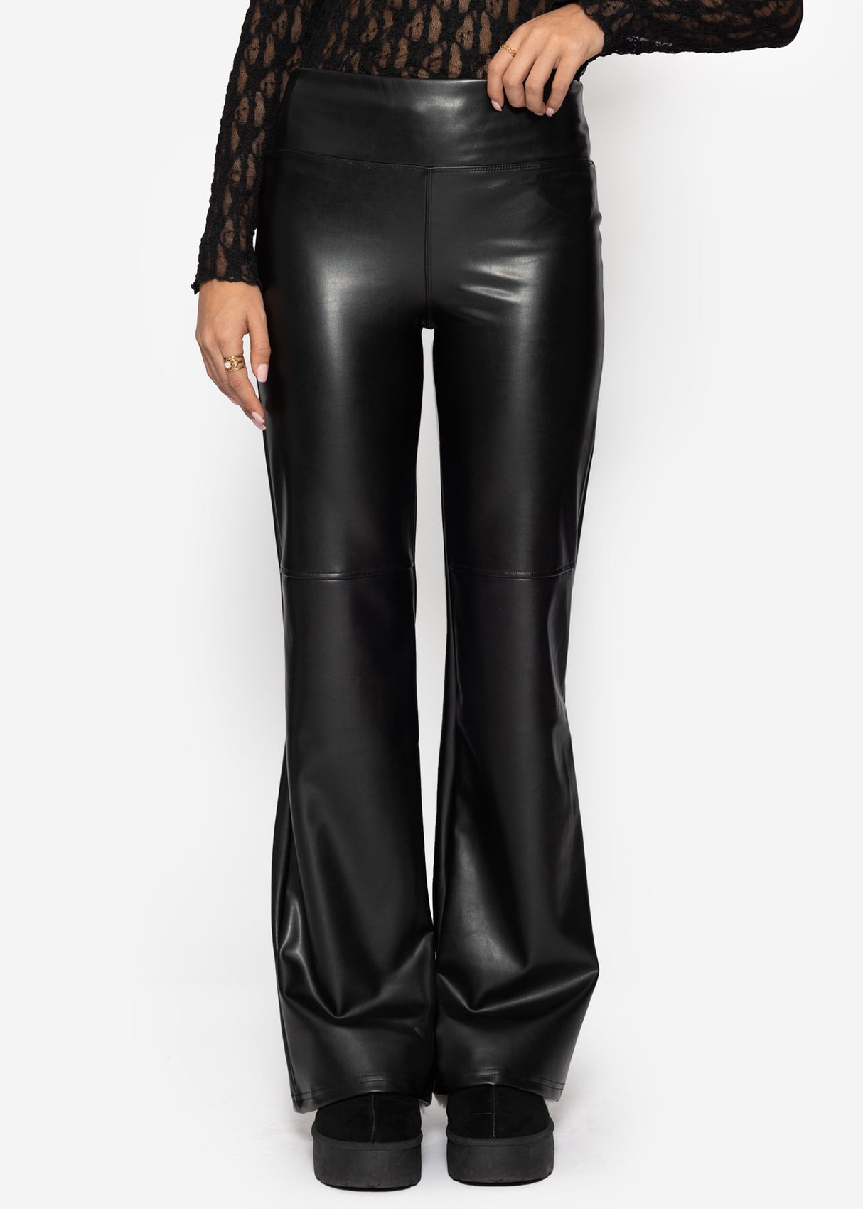 High-Rise Flared Thermo Kunstleder Leggings mit breitem Bund - schwarz