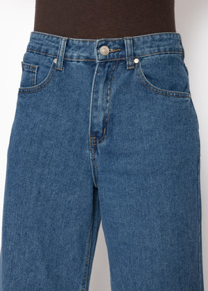 High-waisted jeans with diagonal zipper - blue