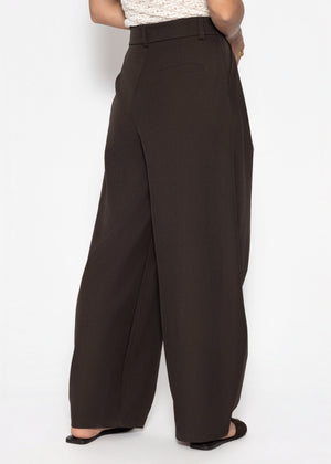 Hose mit Bundfalten und asymmetrischem Design - braun