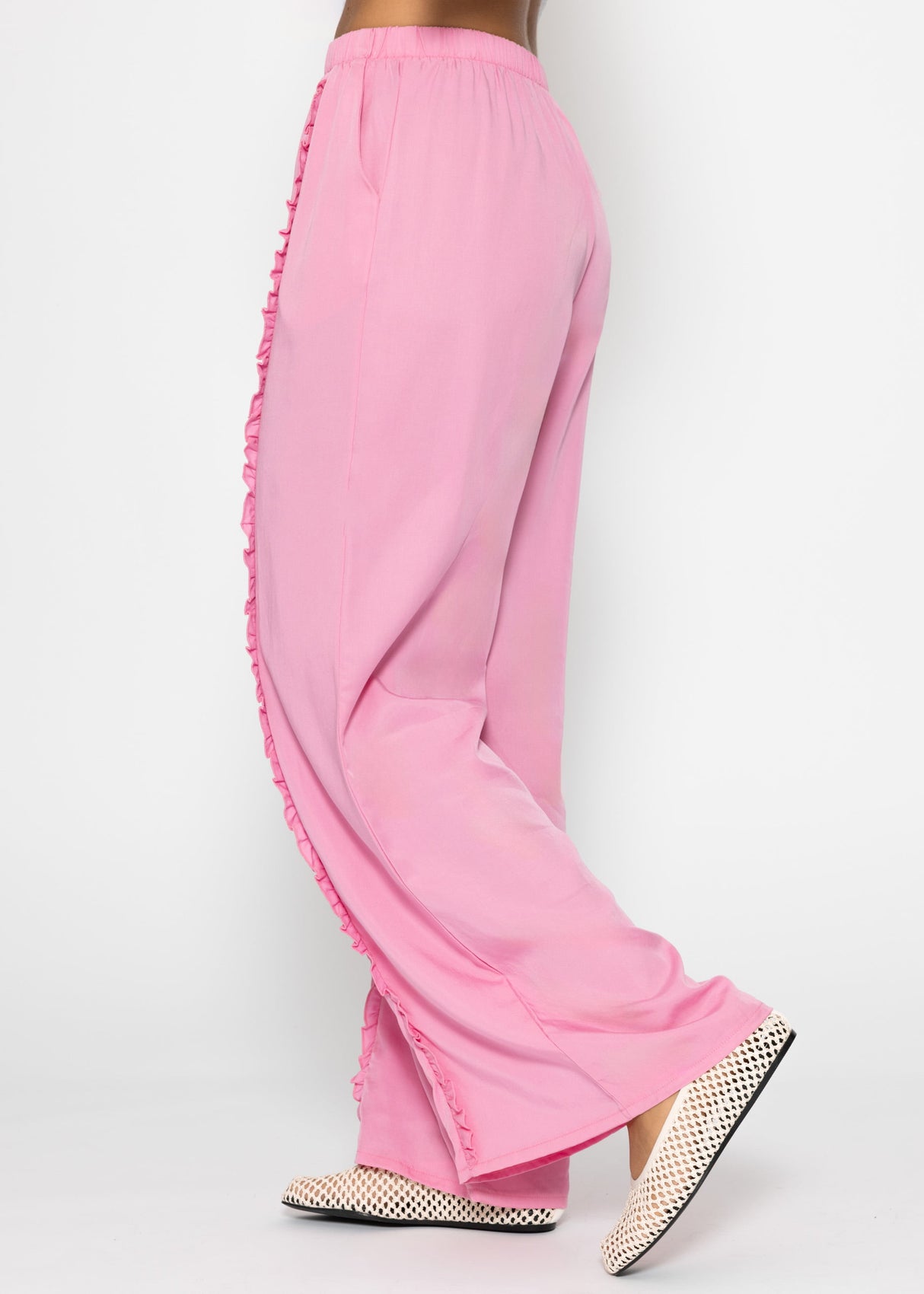 Pants with a wide leg and rüsch details - pink